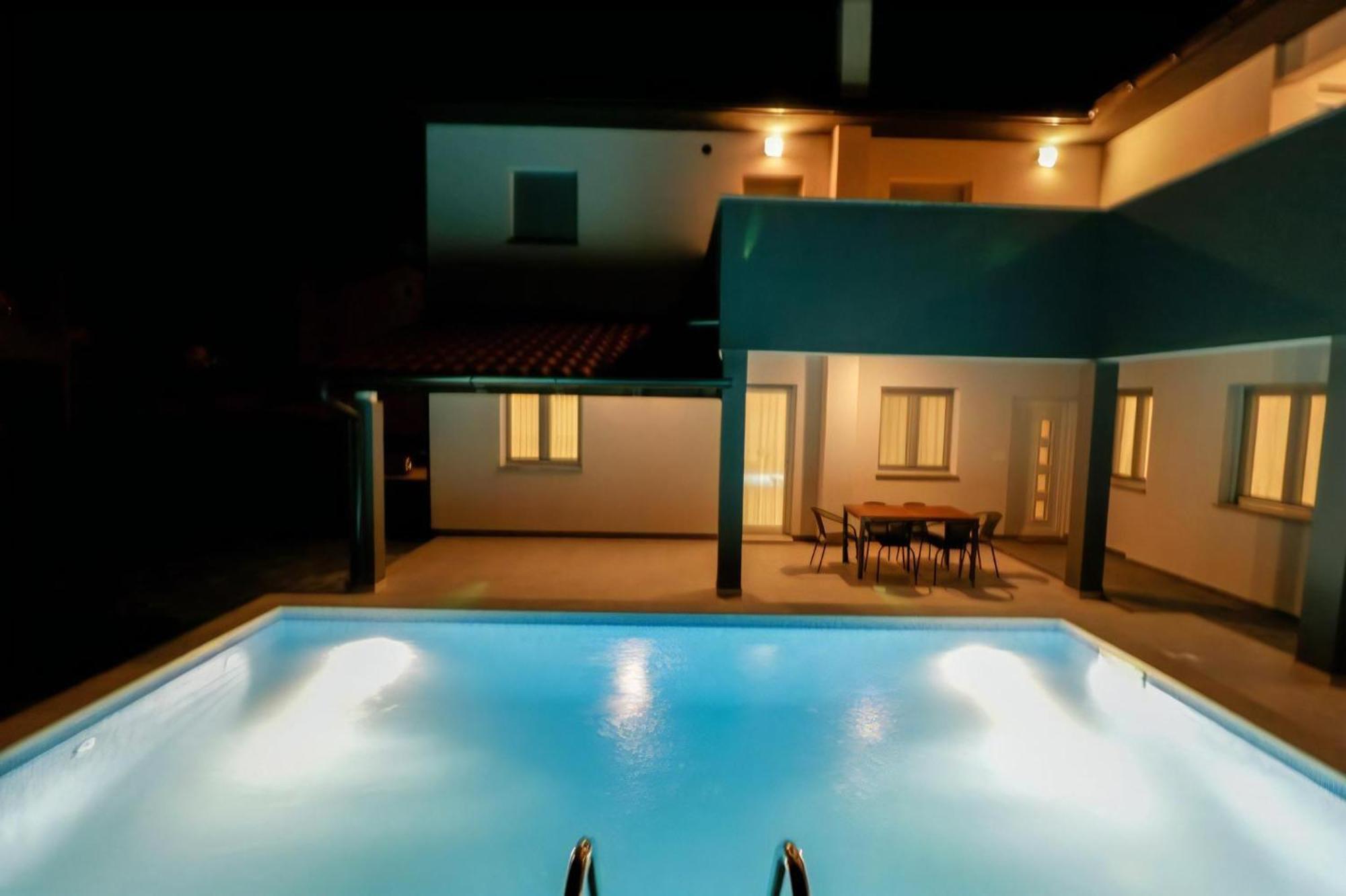 Villa Pikula Ferienwohnung Mit Gemeinsamem Pool Štinjan Exteriér fotografie